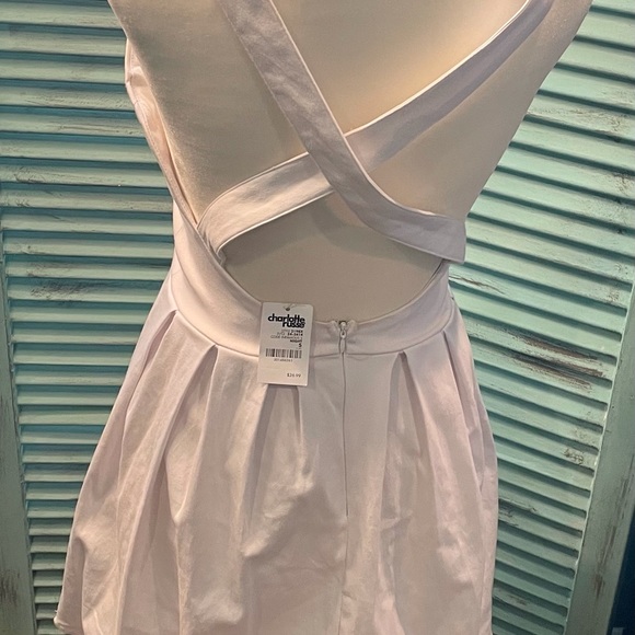 2 Charlotte Russe WHITE PLEAT & BLACK BUTTON DETAIL - Picture 4 of 8